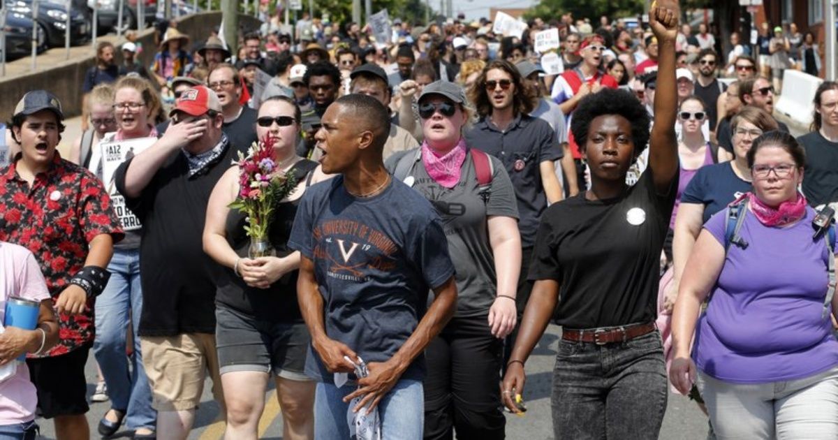 Conmemoran aniversario de pleito racial en Charlottesville
