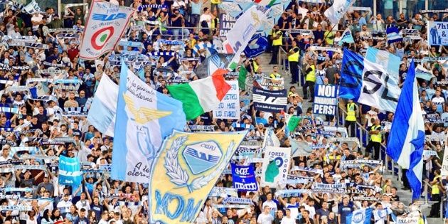 Escándalo por texto machista repartido por la hinchada de la Lazio en Italia