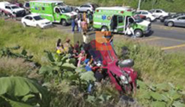 Familia sufre aparatoso accidente vial en el Libramiento Norte de Zamora, Michoacán