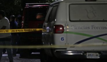 Hallan 10 cuerpos en una fosa en Guadalajara