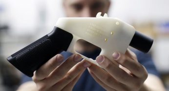 Hombre empieza a vender planos de armas impresas en 3D