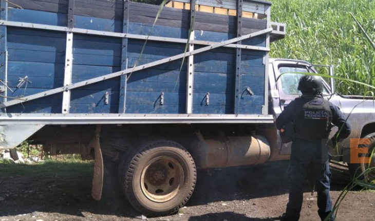 Huachicoleros abandonan camioneta con combustible en Veracruz