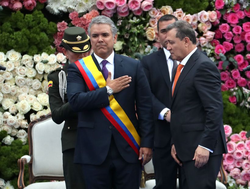 Iván Duque asumió la presidencia de Colombia anunciando corrección a las "fallas estructurales" del acuerdo con las FARC