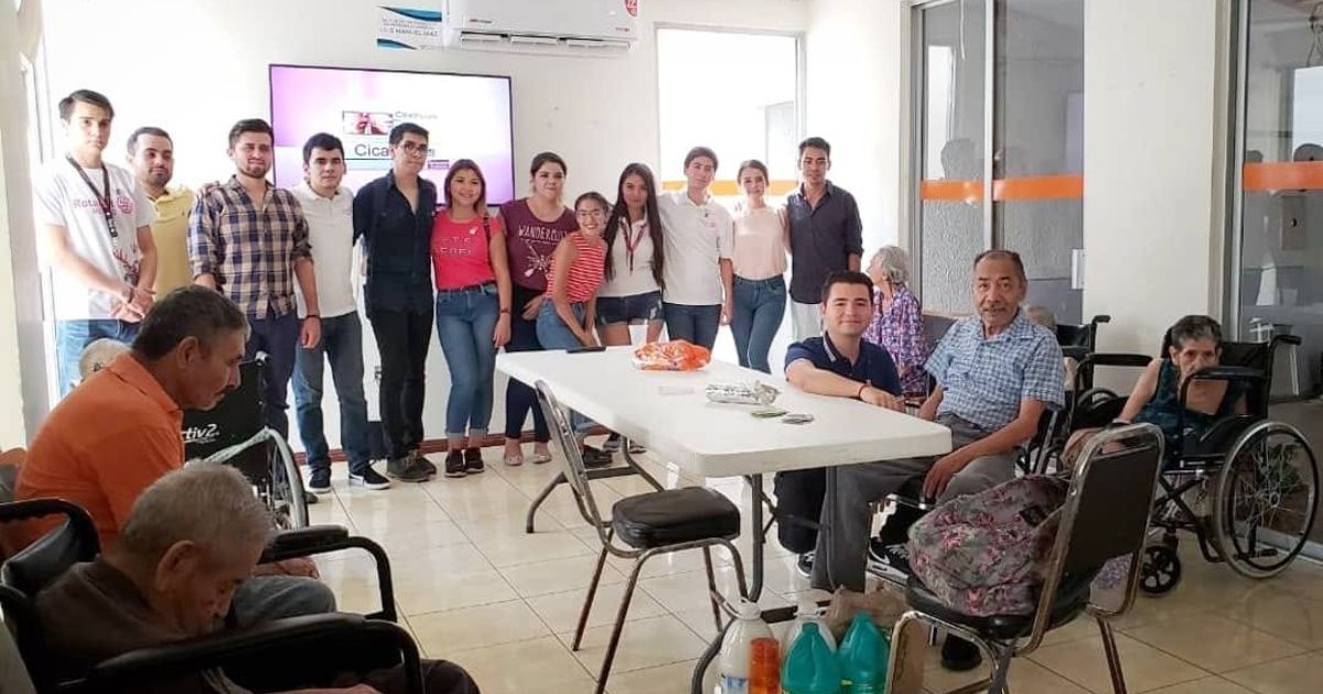 Jóvenes de Rotaract visitan a adultos mayores de “En Acción Sólo Por Amor IAP”