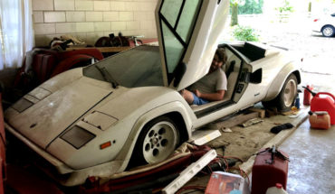La historia del joven que encontró un Lamborghini y un Ferrari abandonados en el garage de su abuela