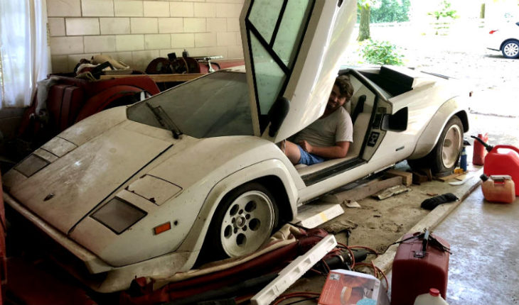 La historia del joven que encontró un Lamborghini y un Ferrari abandonados en el garage de su abuela