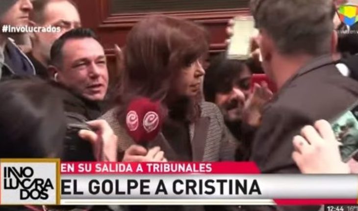 La periodista que golpeó con un micrófono a Cristina contó que la amenazan por las redes