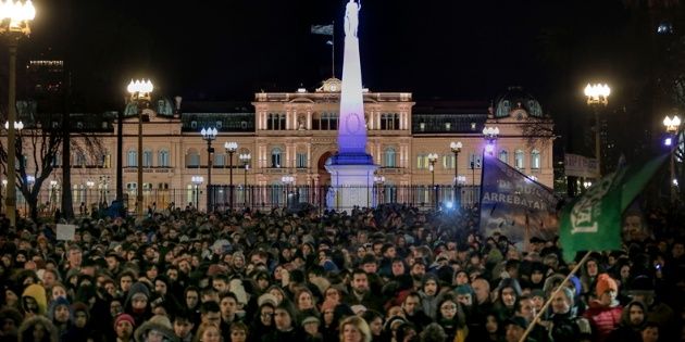 Los argentinos defienden la universidad pública: "La educación es un derecho, no un privilegio"