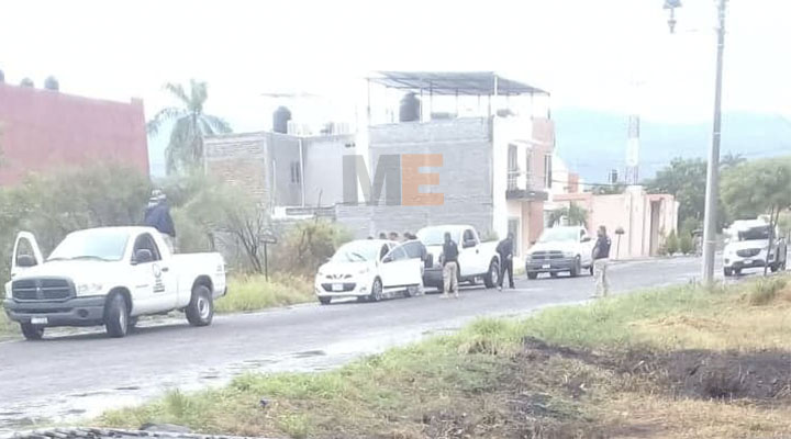 Luego de ser retenidos por sujetos armados y despojados de su vehículo, liberan a dos estudiantes en Apatzingán