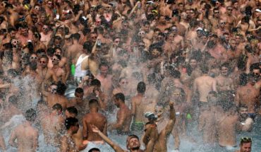 Macrofiesta acuática reúne a ocho mil gays en Barcelona