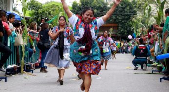 Mexicanas homenajean a la tradicional tortilla con carrera