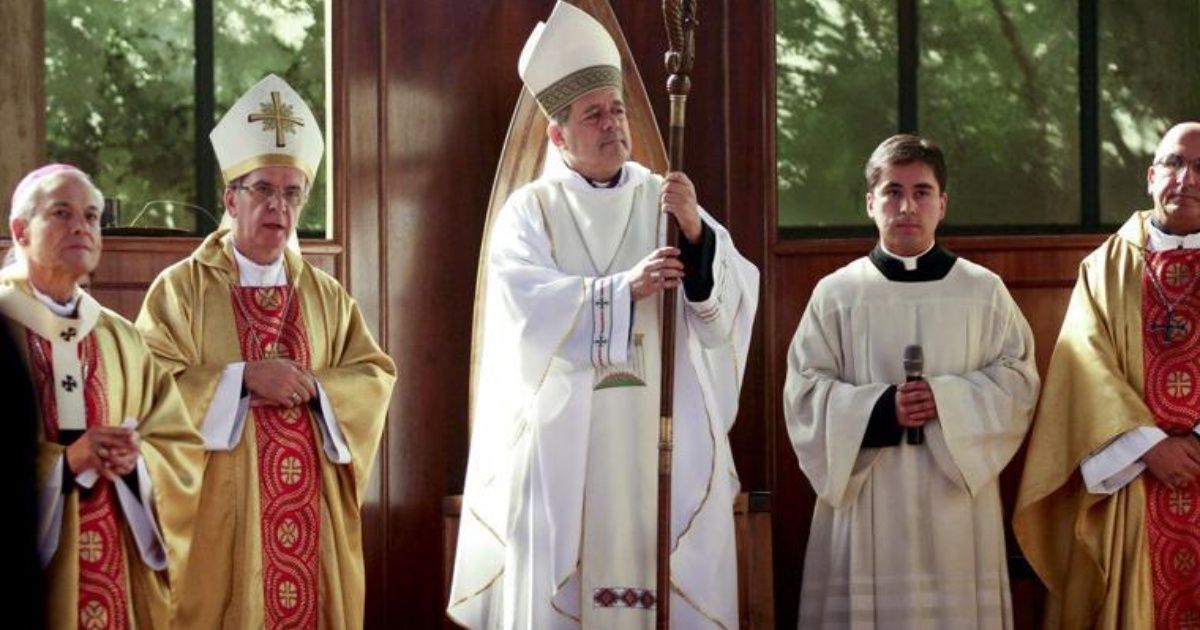 Obispos chilenos piden disculpas por "haber fallado" a las víctimas de abusos