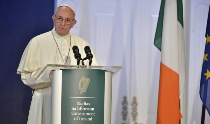 Papa visita Irlanda y reconoce su vergüenza por el “fracaso de la Iglesia ante los repugnantes abusos”