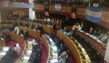Presión a los senadores: La legislatura tucumana se declaró una provincia “provida”