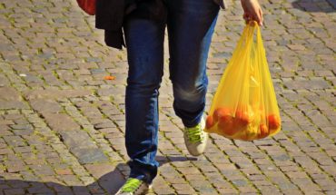 Querétaro prohíbe la entrega de bolsas de plástico