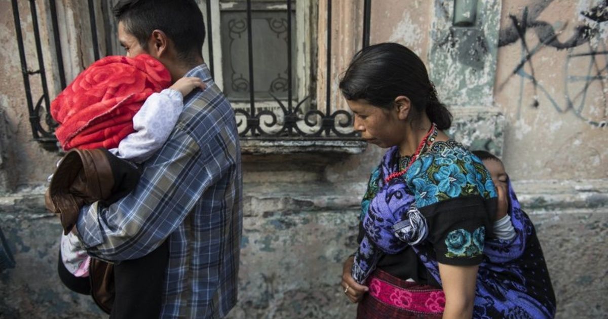 Regresan a Guatemala 9 niños migrantes separados de padres