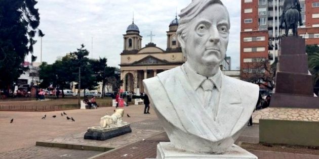 Removerán un busto de Néstor Kirchner de una plaza de Morón: "No rendirá homenaje a la corrupción"