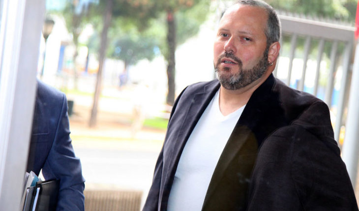 Sebastián Dávalos exige a Canal 13 una indemnización de $3.360 millones por las rutinas de Yerko Puchento