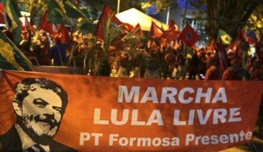 Simpatizantes de Lula emprenden marcha hacia Brasilia