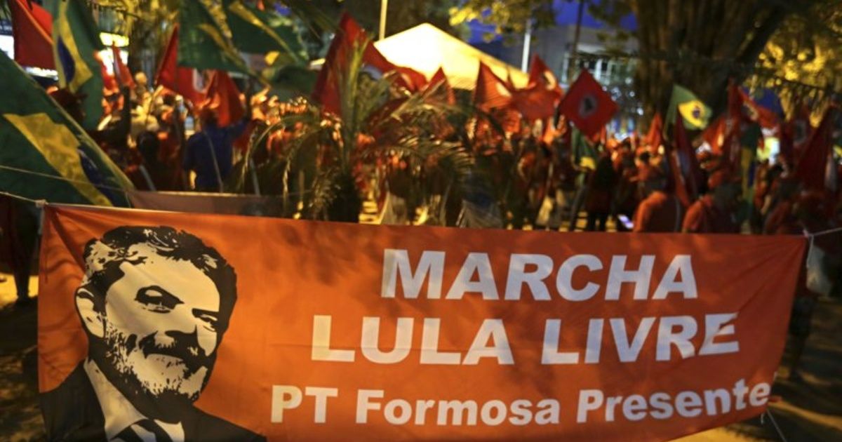 Simpatizantes de Lula emprenden marcha hacia Brasilia