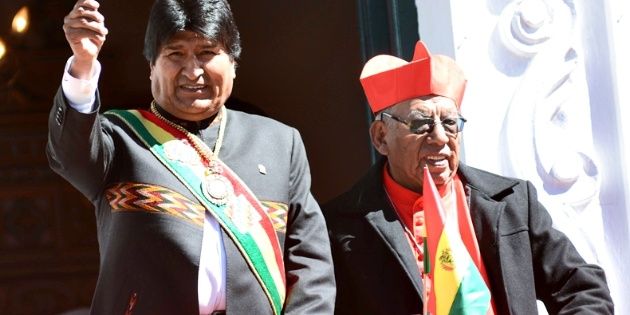 Un prostíbulo y una iglesia: las claves de la desaparición de atributos presidenciales de Evo Morales