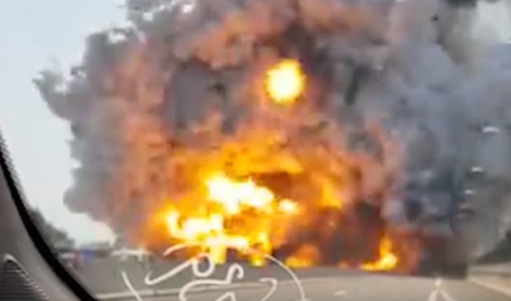 [VIDEO] Captan el momento exacto de una enorme explosión en una autopista de Italia