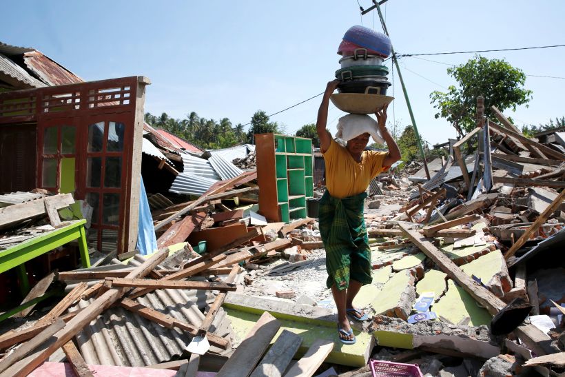 Van 387 fallecidos por terremoto en Indonesia