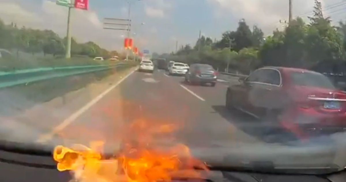 Video: mujer aterrorizada ve como explota su iPhone y se quema