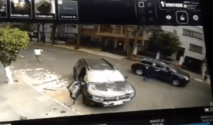 Video. Valiente conductor frustra intento de secuestro