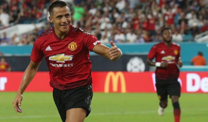 transl: With Alexis as Manchester United won 2-1 to Leicester at the start of the premiere