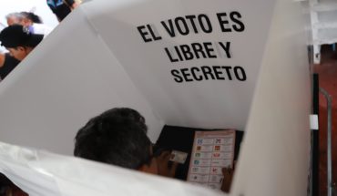 translated from Spanish: 1 de cada 3 mexicanos recibió una oferta de compra de voto en la elección