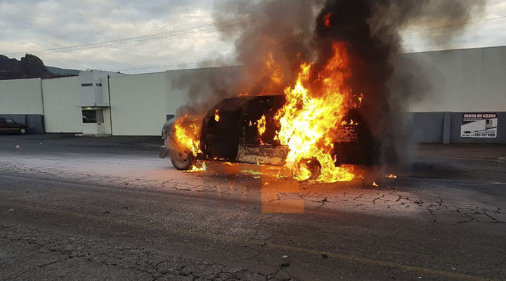 Apparent fault in electrical system, burns down values in Jacona, Michoacán truck