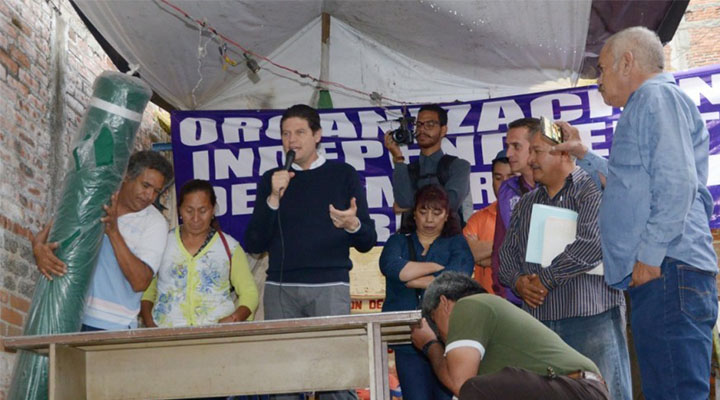Ayuntamiento de Morelia entrega aditamentos a comerciantes de la Colonia Independencia