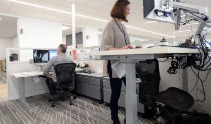 translated from Spanish: Benefits actually have desktops that let you work standing?