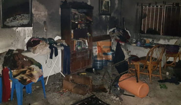 Bomberos rescatan a tres moradores de un casa en llamas en Jacona, Michoacán