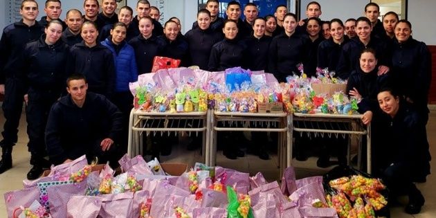 Children's day: the police handed out toys in different hospitals