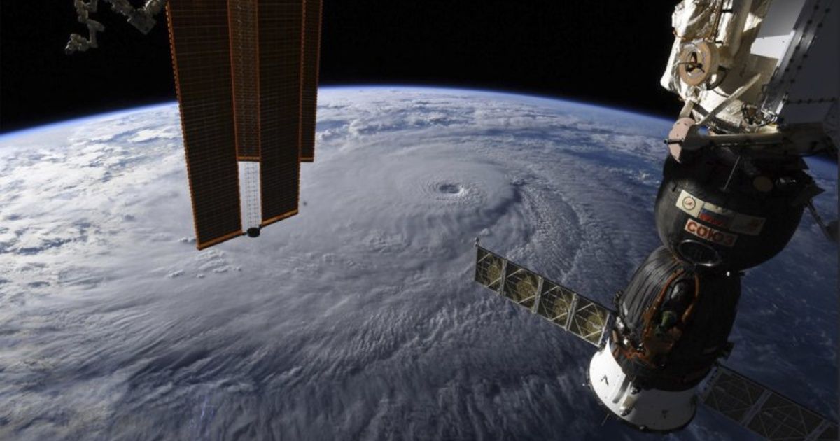 Hurricane Lane weakens but still threatens to Hawaii