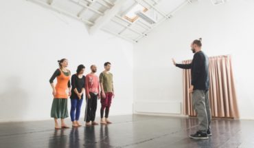 translated from Spanish: Master class in contemporary dance with performer Thomas Bentin in Black Dance Studio