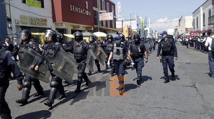 Michoacan police joins the operation to avoid informal trade in the periphery of the independence market