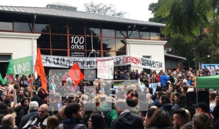 translated from Spanish: Mobilizations toward the UNAJ and UNQ against the defunding of public universities