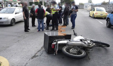 translated from Spanish: Motorcyclist collides against a car on Avenida journalism in Morelia, Michoacán