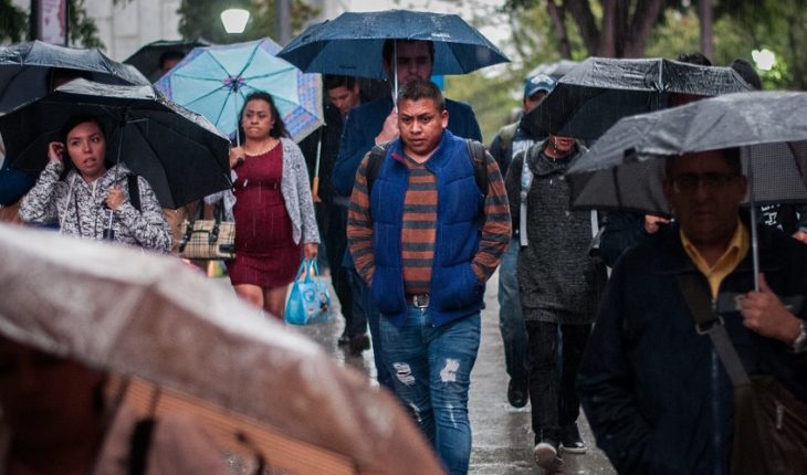 translated from Spanish: Rains put on alert to the CDMX