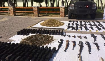 translated from Spanish: They claim 50 rifles in a trailer in NL