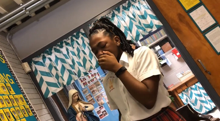 They say in school that her hair is "unnatural" and take out it crying (Video)