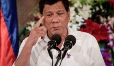 translated from Spanish: Tired of the corruption, Duterte threatens to resign