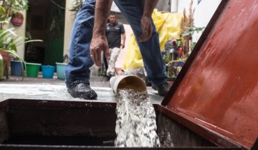 translated from Spanish: Without water, 20 colonies of Coyoacán and Iztapalapa