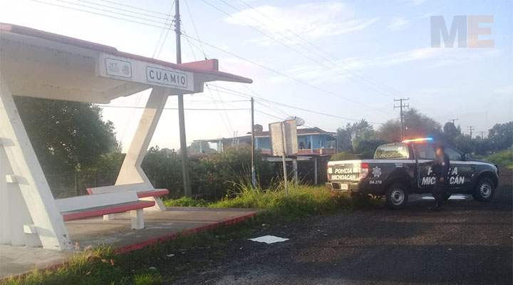 Abandonan cadáver descuartizado en parada de autobuses de la carretera Morelia-Uriangato