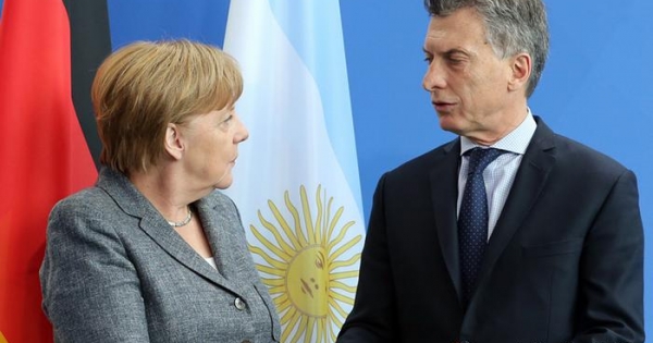 Angela Merkel ofrece su apoyo a Macri ante la crisis económica argentina