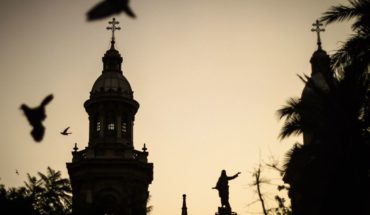 Arzobispado de Santiago difundió manual de conducta donde prohibió a sacerdotes tocar genitales y dormir con niños