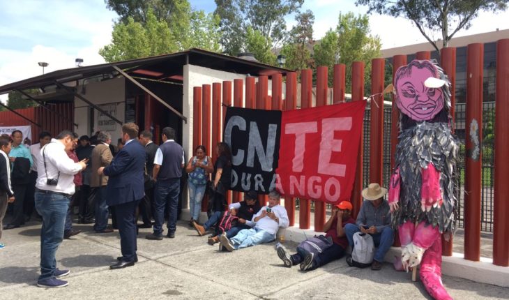 CNTE protesta contra el último informe de Peña Nieto